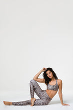Load image into Gallery viewer, Onzie Chic Bra - Leopard