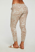 Load image into Gallery viewer, Chaser Linen French Terry Cuffed Jogger - White Cheetah