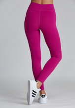 Load image into Gallery viewer, Noli MVP Legging - Fuchsia