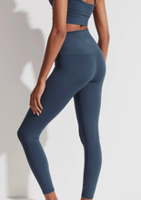 Load image into Gallery viewer, VARLEY Always High Legging 27&quot; - Navy Slate
