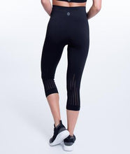 Load image into Gallery viewer, Climawear Set the Pace Capri - Black