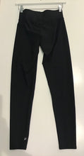 Load image into Gallery viewer, Terez Two Tone Poly Span Legging - Black and Navy
